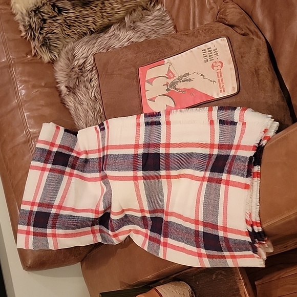 NWT Ann Taylor 60" x 62" Blanket Scarf - Picture 9 of 9